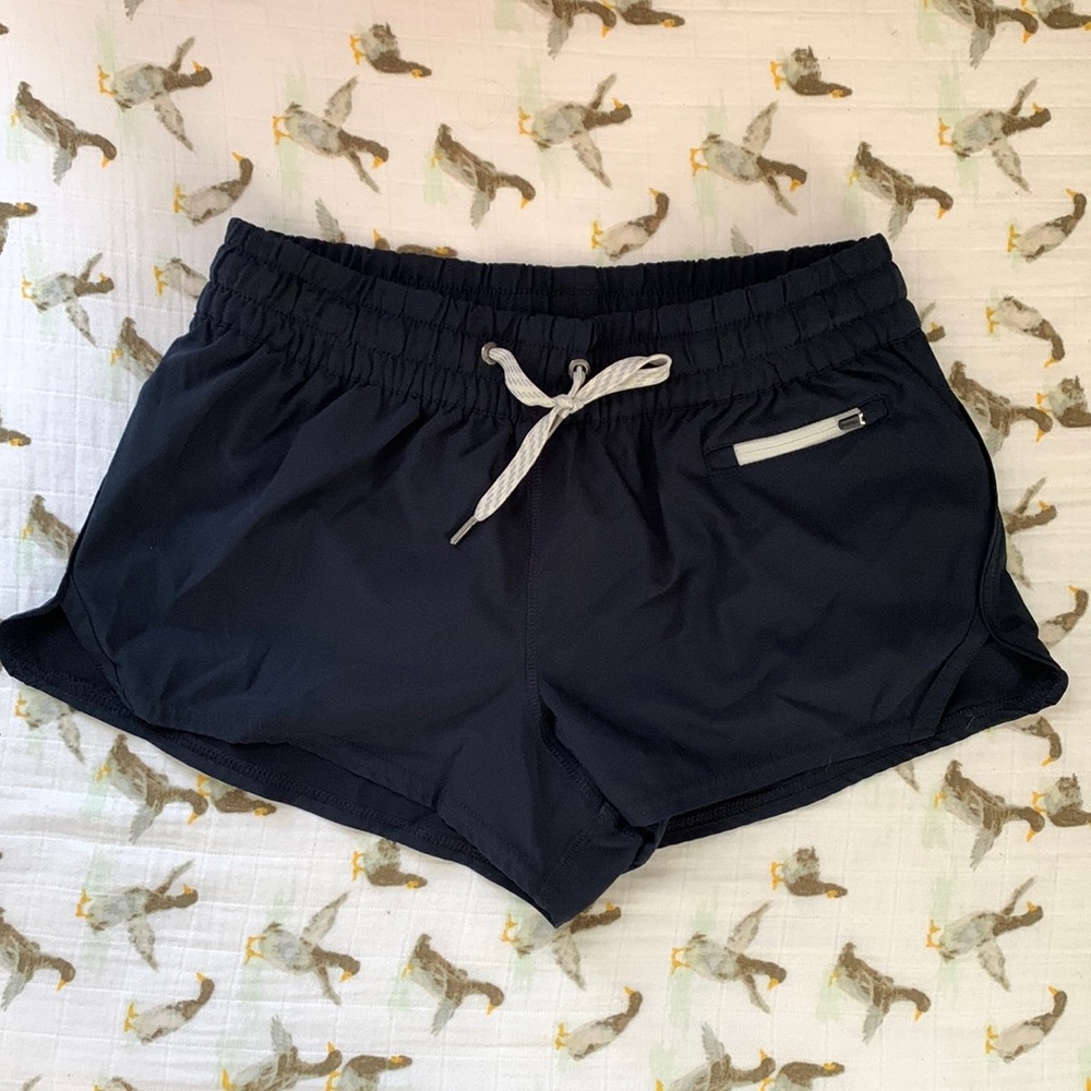 Vuori Clementine Short 2.0 color Navy Size Small